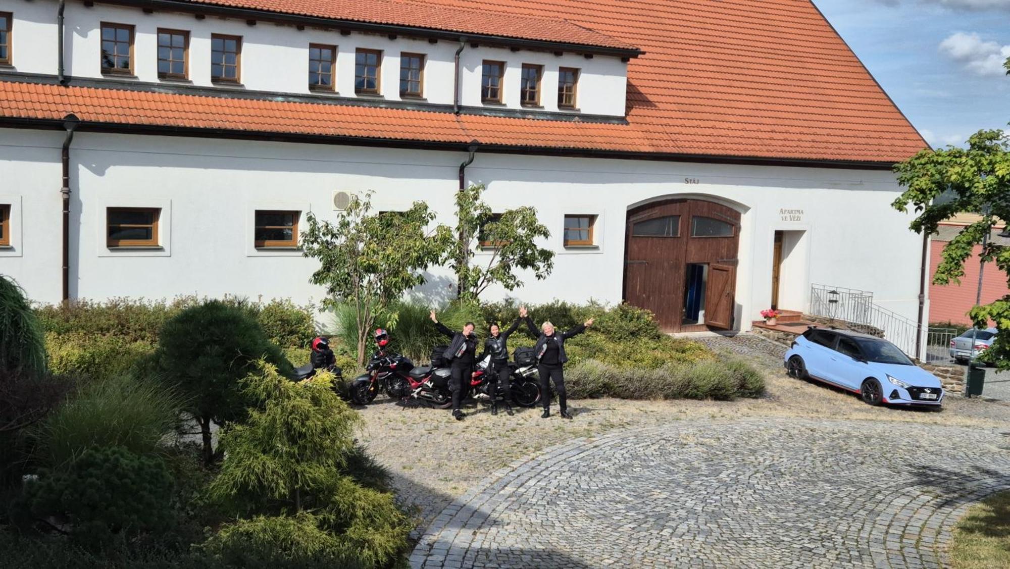 Hotelovy A Jezdecky Areal Dvur Krutenice Exterior photo