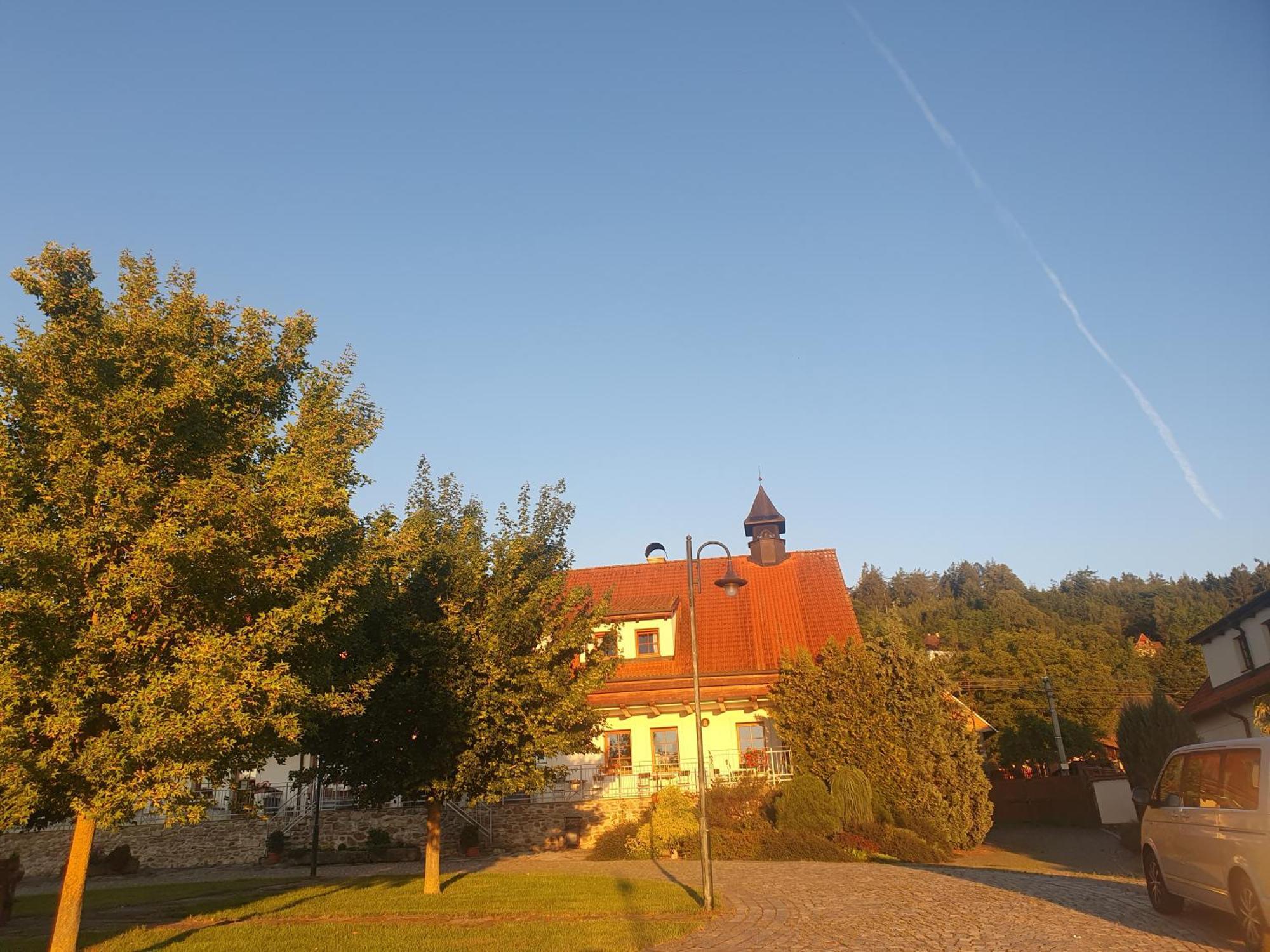 Hotelovy A Jezdecky Areal Dvur Krutenice Exterior photo